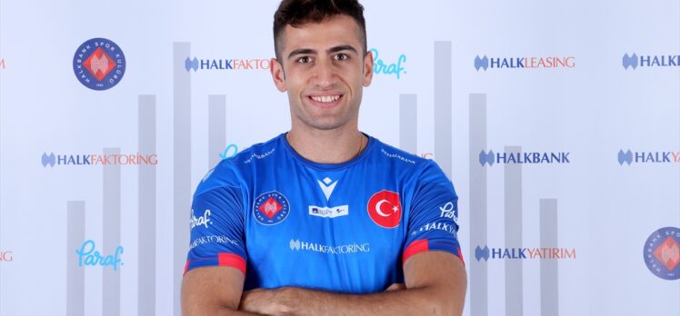 Halkbank Erkek Voleybol Takımı, libero Deniz İvgen ile bir yıl daha devam edecek