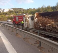 Hatay’da devrilen tırdaki iki kişi yaralandı