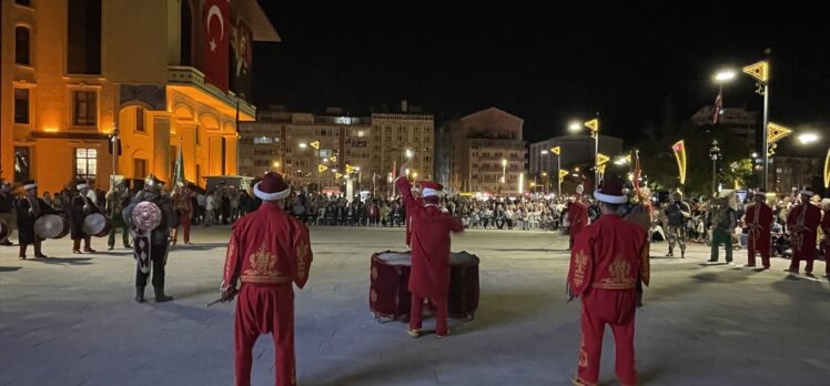 Jandarma Genel Komutanlığı Mehteran Birliği Kütahya'da konser verdi