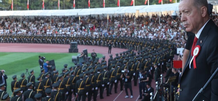 MSÜ Kara Harp Okulu Diploma Alma ve Sancak Devir Teslim Töreni yapıldı