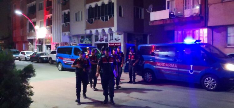 Karısını öldürdüğü iddiasıyla Samsun'da yakalanan polis memuru Çorum'a getirildi