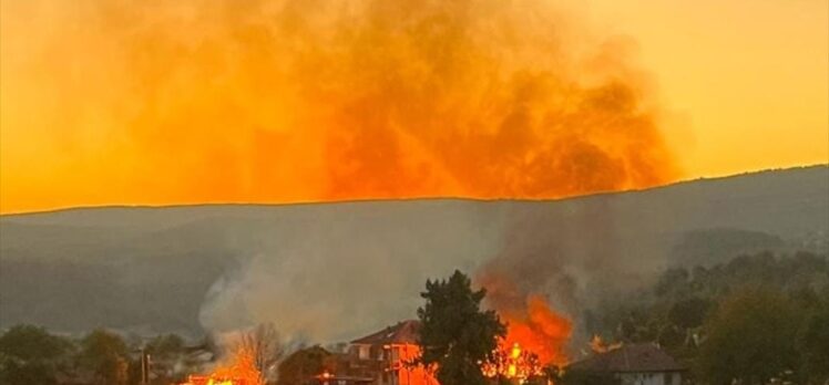 Kastamonu'da çıkan yangında ev, samanlık, ahır ve garaj zarar gördü