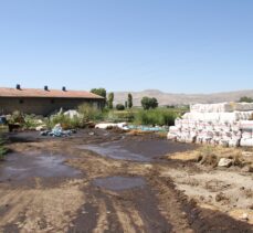 Kayseri'de enerji tesisinin patlayan gübre rögarı ekili tarlaya zarar verdi