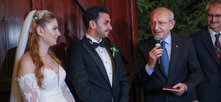 Kılıçdaroğlu, eski RTÜK üyesi merhum Demirdöğen'in oğlunun nikah şahitliğini yaptı