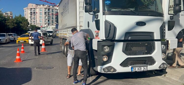 Kocaeli'de kamyonla çarpışan motosikletteki 1 kişi öldü, 1 kişi yaralandı