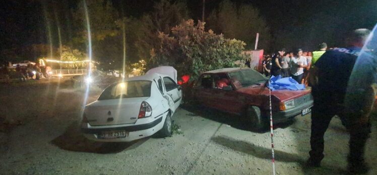 Manisa'daki trafik kazasında 3 kişi hayatını kaybetti