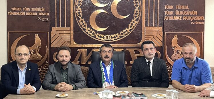 Milli Eğitim Bakanı Tekin, MHP Rize İl Başkanlığını ziyaret etti