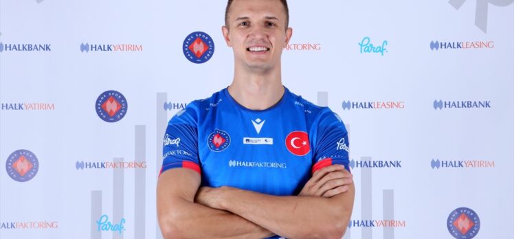 Milli voleybolcu Mert Matic, yeni sezonda da Halkbank forması giyecek