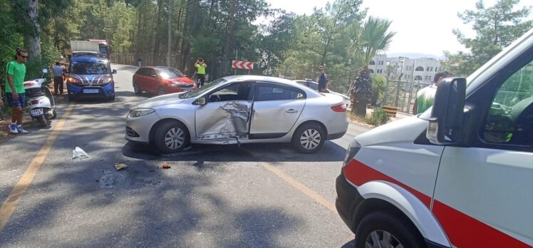 Muğla'da otomobille çarpışan motosikletin sürücüsü ağır yaralandı