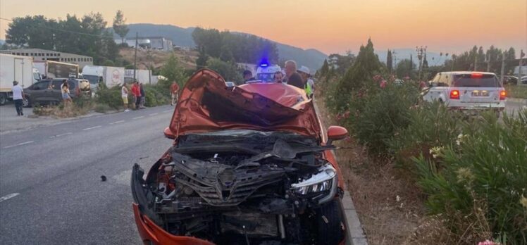 Muğla'da otomobille motosikletin çarpıştığı kazada 2 kişi öldü, 2 kişi yaralandı