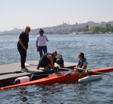 Para kürek tekneleri Haliç'te suyla buluştu