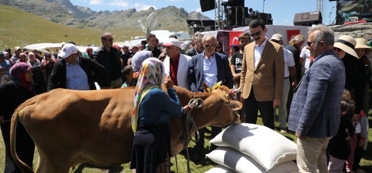 Rize'de “Ekşioğlu Vakfı 23. Ovit Yayla Şenliği” düzenlendi