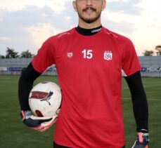 Sivasspor'un yeni file bekçisi Erhan Erentürk, takımda kalıcı olmak istiyor: