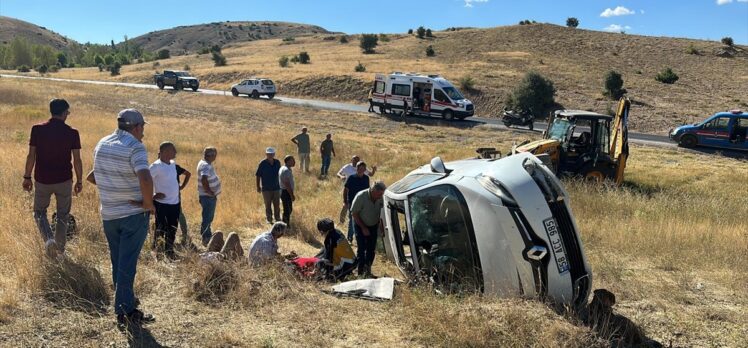 Sivas'ta otomobil devrildi 1 kişi öldü, 4 kişi yaralandı