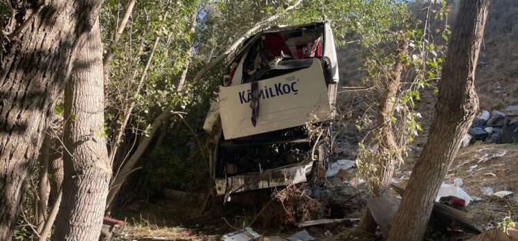 GÜNCELLEME 3 – Yozgat'ta şarampole düşen yolcu otobüsündeki 12 kişi öldü, 19 kişi yaralandı