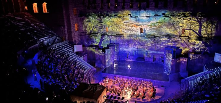 30. Uluslararası Aspendos Opera ve Bale Festivali'nde “Kuğu Gölü” balesi sahnelendi