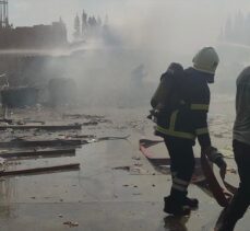 Adana'da kağıt fabrikasında çıkan yangın söndürüldü