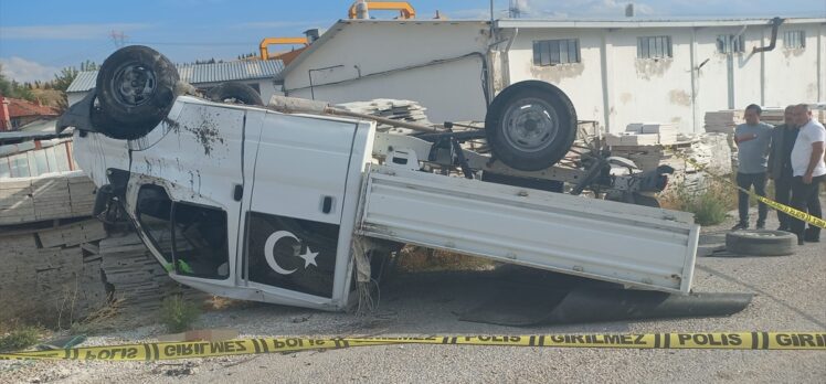 Afyonkarahisar'da devrilen kamyonetin sürücüsü öldü