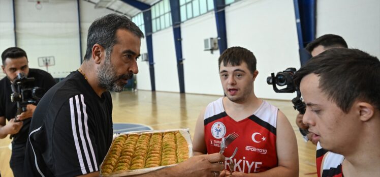 AK Parti Ankara İl Başkanı Özcan'dan Down Sendromlu Basketbol Milli Takımı'na ziyaret: