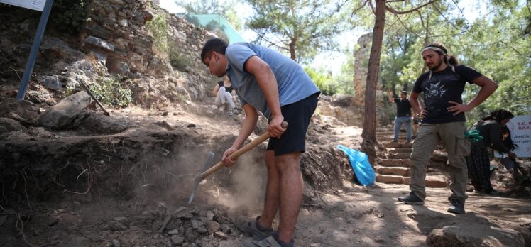 Alanya'daki Syedra Antik Kenti'nin orijinal gezi güzergahı ortaya çıkarılıyor