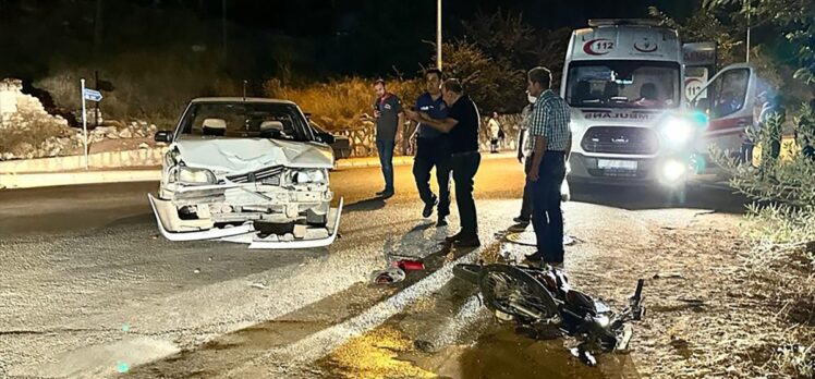 Antalya'da otomobil ile motosikletin çarpıştığı kazada 1 kişi yaralandı