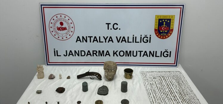 Antalya'da tarihi eser operasyonunda heykeller ele geçirildi