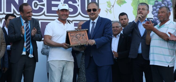 Bakan Özhaseki, Kayseri'de 28. Kültür, Turizm ve Üzüm Festivali'nde konuştu: