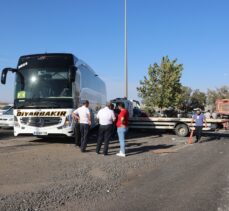 Diyarbakır'da 3 aracın karıştığı kazada biri ağır 4 kişi yaralandı