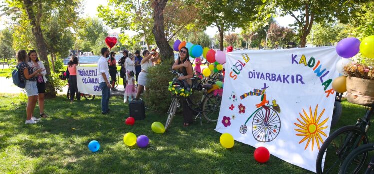 Diyarbakır'da “Süslü Kadınlar Bisiklet Turu”