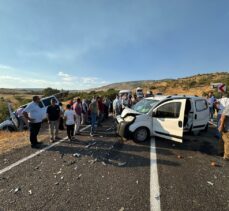 Elazığ’da iki hafif ticari aracın çarpışması sonucu 9 kişi yaralandı