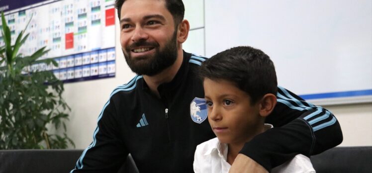 Erzurumspor FK'li minik taraftarın Eren Tozlu sevgisi karşılıksız kalmadı