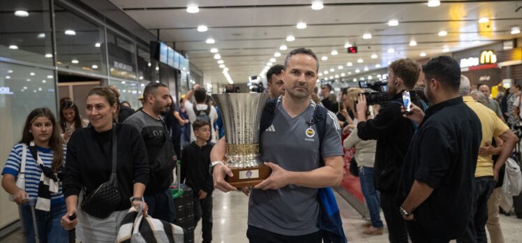 FIBA Kadınlar Süper Kupa'yı kazanan Fenerbahçe, yurda döndü