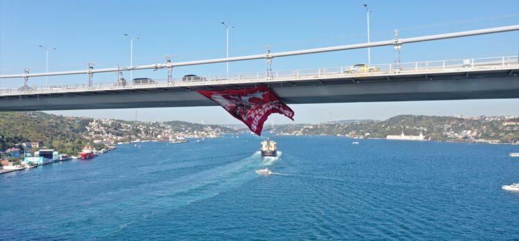 Filenin Sultanları'nın şampiyonluk bayrağı boğazdaki köprülere asıldı