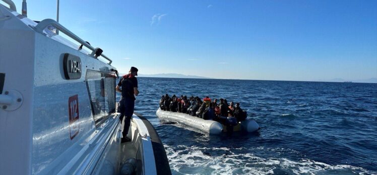 İzmir açıklarında 154 düzensiz göçmen yakalandı