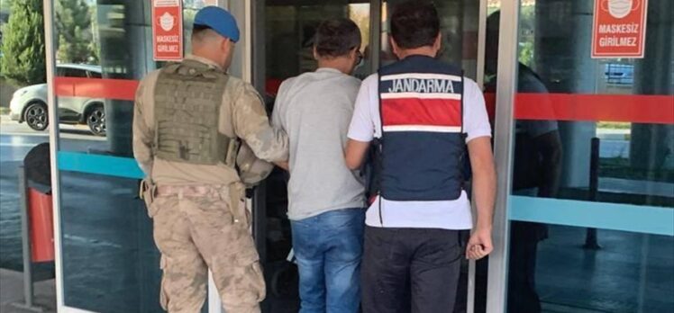 İzmir'de terör örgütlerine yönelik operasyonda 10 şüpheli yakalandı