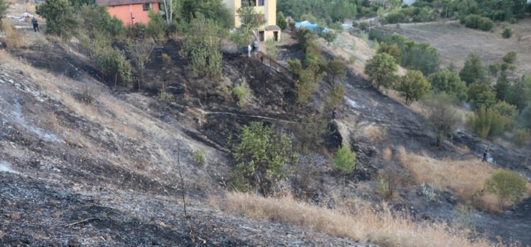 Karabük'te otluk alanda çıkan yangında garaj ve baraka zarar gördü