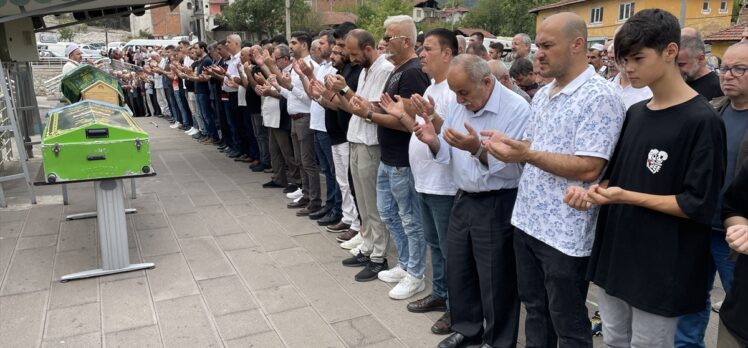 Karabük'te tüfekle öldürülen kadın ve annesinin cenazeleri toprağa verildi