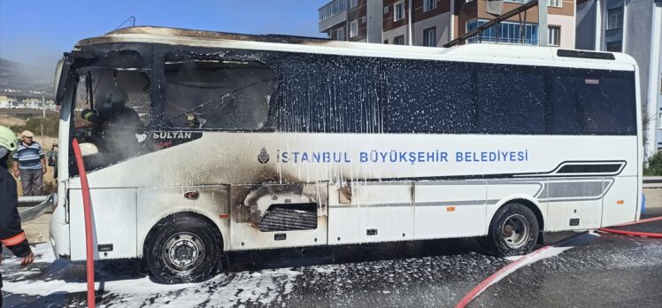 Kastamonu'da seyir halindeki İBB'ye ait yolcu midibüsü yandı