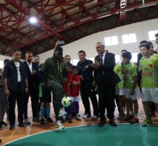 Kayserisporlu futbolcular futsal turnuvasının başlama vuruşunu gerçekleştirdi