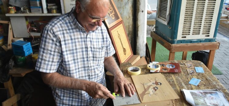 Kerküklü 65 yıllık ahşap kakma ustası, ömrünü verdiği sanatın kaybolmasından endişeli