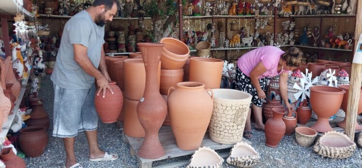 Muğla'da hediyelik eşya dükkanından 35 kiloluk vazoyu çalan şüpheli otomobiliyle ortadan kayboldu