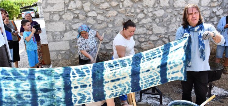 Muğla'nın geleneksel “Üzümlü Dastarı” için boyama etkinliği düzenlendi