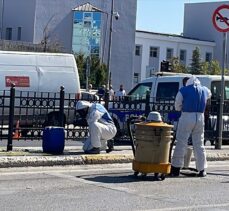 Pendik'te bidondan sızan kimyasal sıvı nedeniyle cadde trafiğe kapatıldı