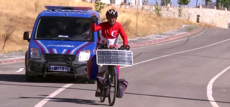 Şehit Fethi Sekin anısına İzmir'den Elazığ'a pedal çevirdi