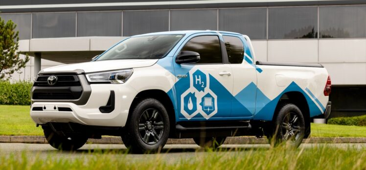 Toyota, hidrojen yakıt hücreli Hilux prototipini tanıttı