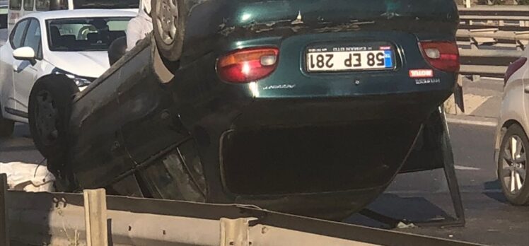 Ümraniye'de devrilen otomobilin sürücüsü yaralandı