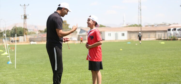 Van'da 9 yaşındaki Üveys sporla konuşma güçlüğünü yendi