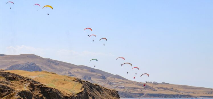 Van'da düzenlenen Yamaç Paraşütü ve Paramotor Hedef Şampiyonası sona erdi