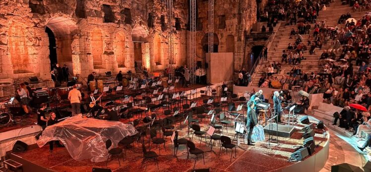 Zülfü Livaneli ile Yunan sanatçı Maria Faranduri Atina'da konser verdi