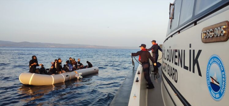 Ayvalık açıklarında geri itilen bottaki 34 düzensiz göçmen kurtarıldı